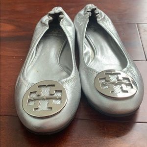 Tory Burch Silver Metallic Flat 9M